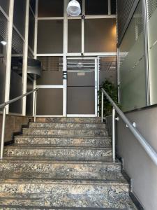 a set of stairs in a building with a door at Ap Smart Hub Agro in Piracicaba