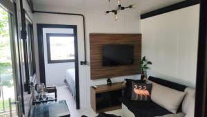 Et tv og/eller underholdning på Modulo do Plátanos + 6 billeder