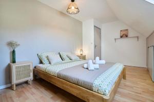 a bedroom with a large bed in a room at La Halte Verte - Garden -Wifi - Near Lille in Ennevelin