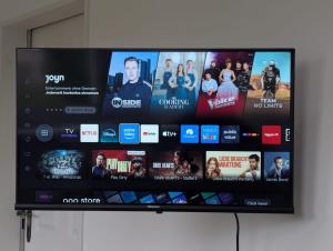a flat screen tv with many movies on it at Zimmer am Deich in Weyhe