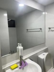 Koupelna v ubytování Unisuites Kampar Studio 5 min to UTAR TARC -3pax , 1 CP
