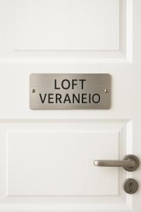 a sign on a white door with the words loot veronica at Loft veraneio in Balneário Camboriú