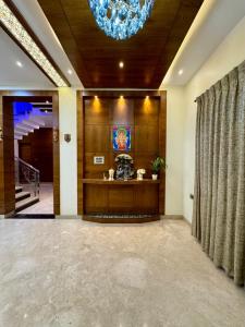 a lobby with a reception desk and a chandelier at Ultra Luxurious 4 BHK VILLA in Bengaluru