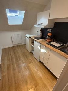 Kuchyň nebo kuchyňský kout v ubytování Le petit cocon + 7 fotografií