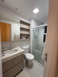 a bathroom with a toilet and a sink and a shower at Comfort Jardins II - Em frente ao Shopping- Neo Residence in Aracaju
