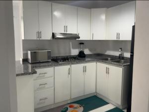Η κουζίνα ή μικρή κουζίνα στο Beach Apartment +5 φωτογραφίες