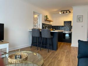 a kitchen and living room with a glass table at Cosy Apartment in Beverley in Beverley