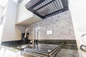 a kitchen with a sink and a window at Studio Completíssimo Próximo a PUC PR - URB0403 in Curitiba +77 photos