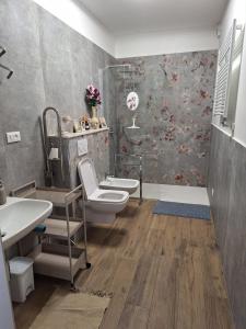 Ένα μπάνιο στο Casa Gatti, spacious accommodation on the ground floor