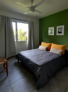 Ένα ή περισσότερα κρεβάτια σε δωμάτιο στο Casas Tomillo Silvestre