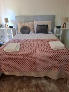 a bedroom with a large bed with two plates on it at Céntrico Amplio Luminoso in Rosario