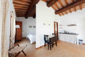 a living room with a table and a bed at La Perticara Agriturismo in Acquasparta