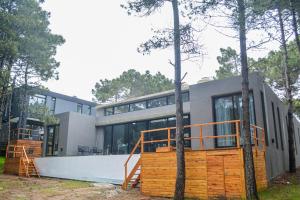 Το κτήριο όπου στεγάζεται  η παραθεριστική κατοικία