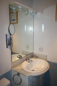 a bathroom with a sink and a mirror at Apartamento de Playa Somo Loredo in Loredo