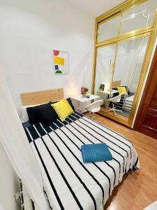 Voodi või voodid majutusasutuse Acogedora habitación en barrio madrileño con encanto toas