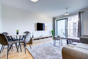 Μια τηλεόραση ή/και κέντρο ψυχαγωγίας στο Luxury apartment in Stratford