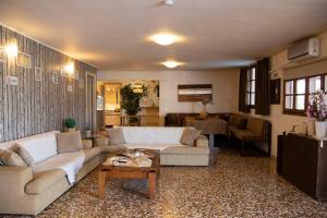 Χώρος καθιστικού στο El Paraiso +32 φωτογραφίες
