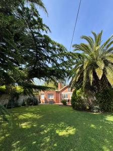 Vonkajšia záhrada v ubytovaní Chalet Mar del Plata