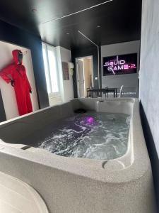 Φωτογραφία από το άλμπουμ του Suite love Squid avec Jacuzzi Privé σε Melun