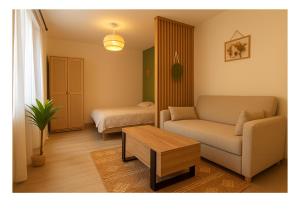 a living room with a couch and a bed at Le Refuge marin Douce escapade à 100m de la mer in Luc-sur-Mer