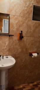 Et badeværelse på Los Espinillos + 6 billeder