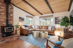 Khu vực ghế ngồi tại Sedona's StarGazing Luxury Paradise. Red Rock Views!