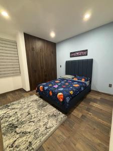 a bedroom with a bed and a rug at New modern house in Qro in El Pueblito
