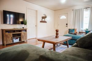 Φωτογραφία από το άλμπουμ του The Downtown Haus Walking Distance to DT KFalls σε Κλαμάθ Φολς