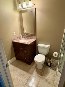 Ένα μπάνιο στο Sweet Home close to riverside with free wifi