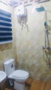 Ένα μπάνιο στο Angiechuks service apartment