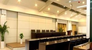 a large room with chairs and tables and a lecture room at Nantong GuoDu Hotel in Nantong