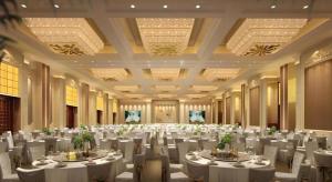 a large banquet hall with white tables and chairs at Zhejiang D.H Hotel in Haining
