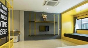 Un televizor și/sau centru de divertisment la Seven bee boutique hotel +38 fotografii