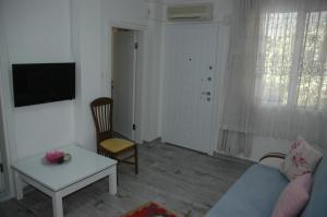 a living room with a couch and a table at Studio Baturcan in Ayvalık