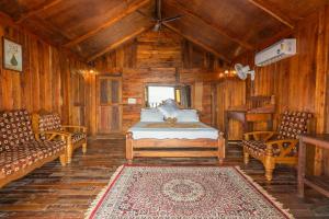 Ένα ή περισσότερα κρεβάτια σε δωμάτιο στο Blue Lagoon Resort Goa