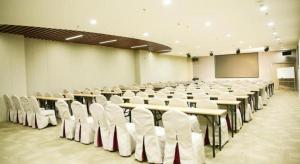 a conference room with rows of tables and chairs at James Joyce Coffetel·Changchun Railway Station in Changchun