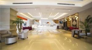 a lobby of a hotel with white chairs and tables at Borrman Hotel Liuzhou Ma'anshan Park Gubu Shopping Mall in Liuzhou