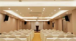 Kawasan bisnes dan/atau bilik persidangan di Echarm Hotel Jianshui Gucheng