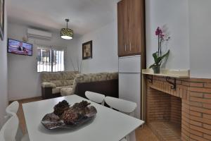 a kitchen and living room with a table and a fireplace at Apartamentos El Madroñal in Coto Rios +59 photos