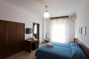 TV a/nebo společenská místnost v ubytování Albergo Rossana