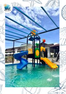カンプング・メラングにあるAqua Vista Merangのウォーターパーク(水中滑り台付)