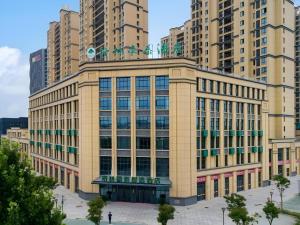 Tòa nhà nơi khách sạn tọa lạc