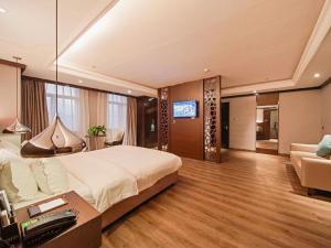 a hotel room with a large bed and a television at Borrman Hotel Zhongshan Henglan Xiyong in Zhongshan +248 photos