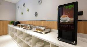 a kitchen with a counter with a coffee machine at Shell Hotel Anhui Huaibei Suixi County Economic Development Zone in Huaibei