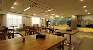 Restoran atau tempat lain untuk makan di GreenTree Eastern Hotel Changge Yiwu City