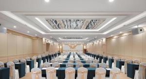 a banquet hall with chairs and a long table at Vienna Hotel Shanghai Hongqiao Hub National Exhibition Center Huqingping Road in Shanghai