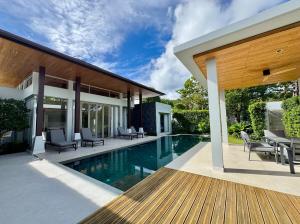 Πισίνα στο ή κοντά στο Botanica Foresta x MonthStayz Thailand