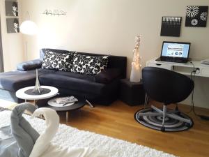 Μια τηλεόραση ή/και κέντρο ψυχαγωγίας στο Carnetin Le Parc, Gite et B&B