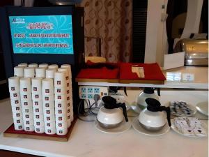 a counter with a group of cups and a box of milk at Jinjiang Inn Shaoxing Shengli West Road Luxun Hometown in Shaoxing +88 photos