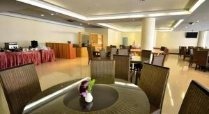 a dining room with a table and chairs and a restaurant at Piyaporn Pavilion Hotel in Mae Sai